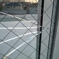 熱割れが生じたガラス